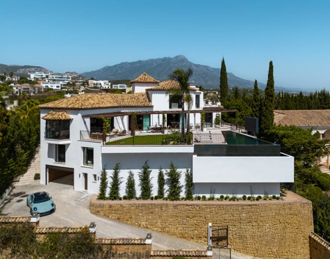 Villa en venta en El Herrojo, Benahavis