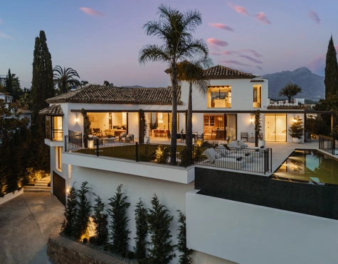 Villa en venta en El Herrojo, Benahavis
