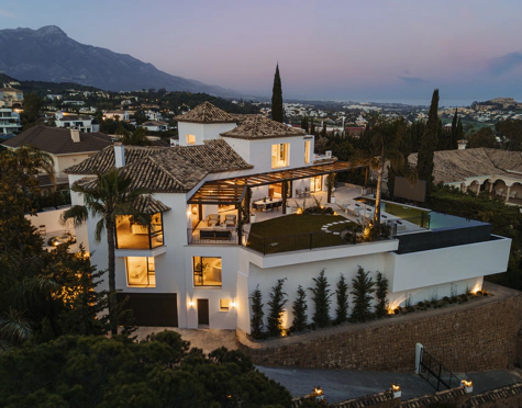 Villa en venta en El Herrojo, Benahavis