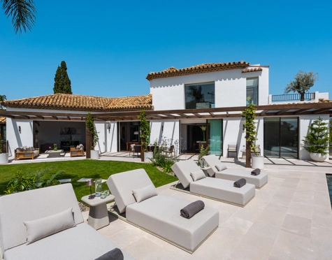 Villa en venta en El Herrojo, Benahavis