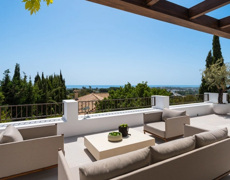 Villa en venta en El Herrojo, Benahavis