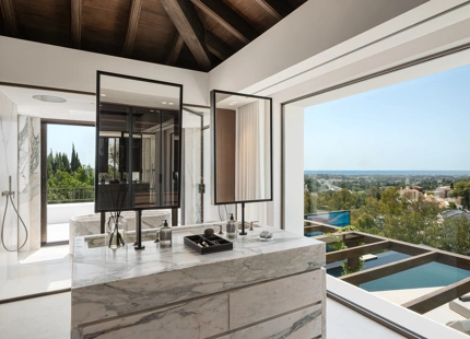 EXCEPTIONAL VILLA WITH STUNNING VIEWS AND INCREDIBLE FEATURES IN LA QUINTA, BENAHAVÍS