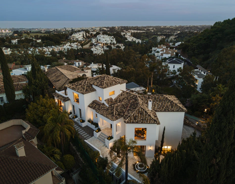 Villa en venta en El Herrojo, Benahavis