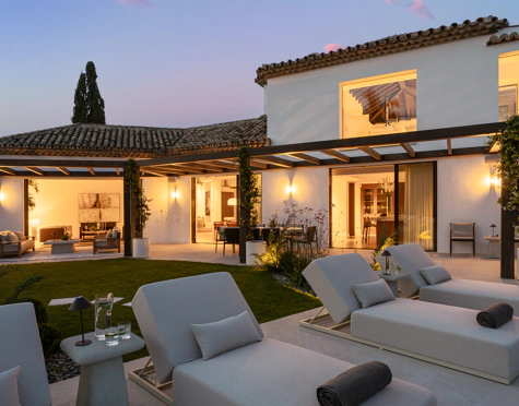 Villa en venta en El Herrojo, Benahavis
