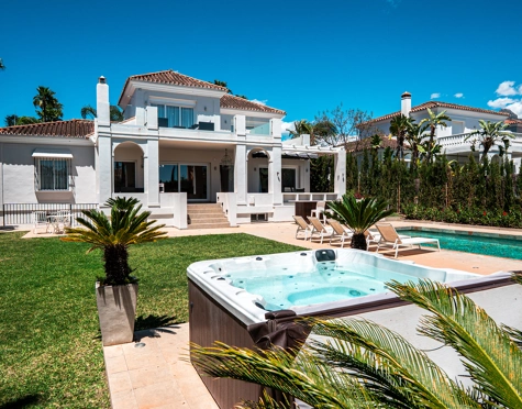 Villa for sale in Nueva Andalucia, Marbella