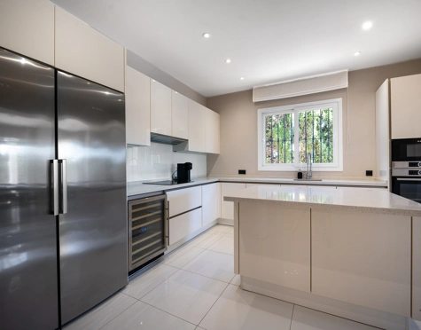 Villa for sale in Nueva Andalucia, Marbella