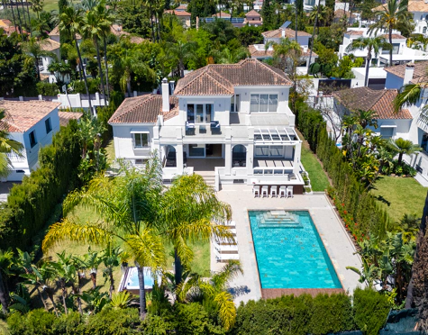 Villa for sale in Nueva Andalucia, Marbella