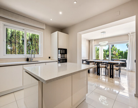 Villa for sale in Nueva Andalucia, Marbella