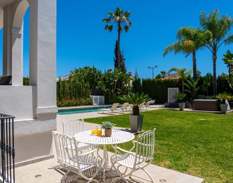 Villa for sale in Nueva Andalucia, Marbella