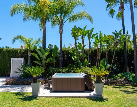 Villa for sale in Nueva Andalucia, Marbella