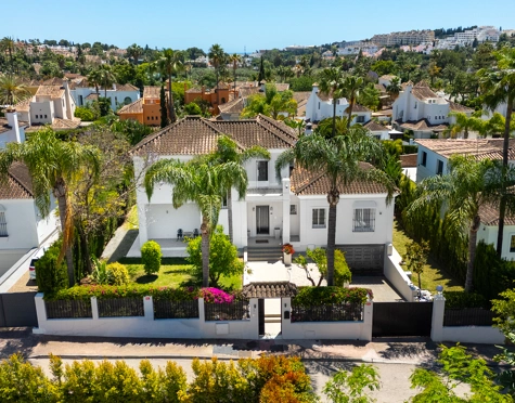 Villa for sale in Nueva Andalucia, Marbella