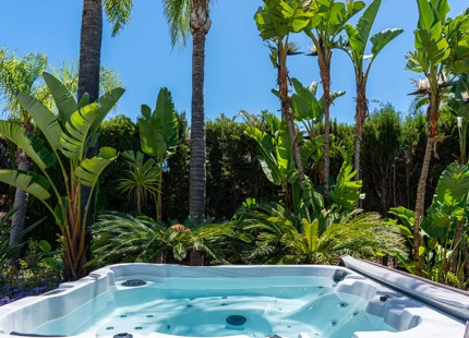 VILLA ENCANTADORA DE SEIS DORMITORIOS CON CARACTERÍSTICAS EXCEPCIONALES EN NUEVA ANDALUCÍA