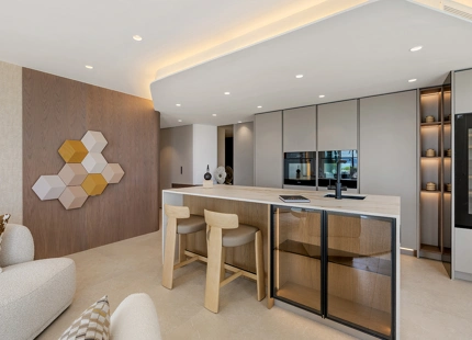 Exclusivo apartamento reformado en primera línea de playa con amplia terraza