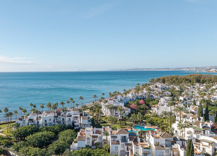 Exclusivo apartamento reformado en primera línea de playa con amplia terraza
