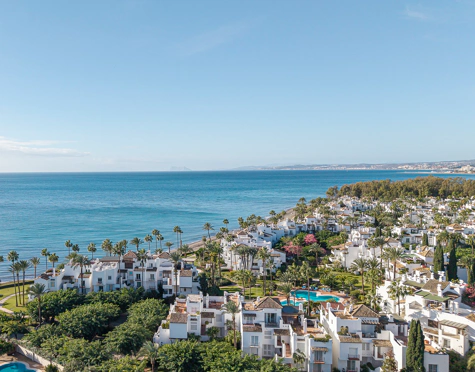 Ground Floor Apartment for sale in Alcazaba Beach, Estepona East