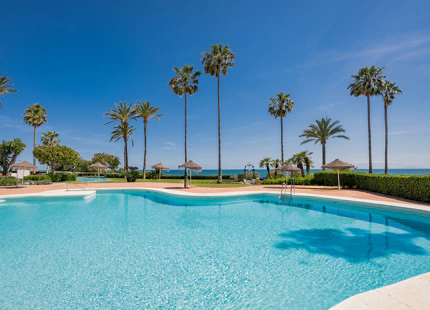 Exclusivo apartamento reformado en primera línea de playa con amplia terraza