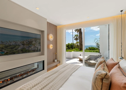Exclusivo apartamento reformado en primera línea de playa con amplia terraza