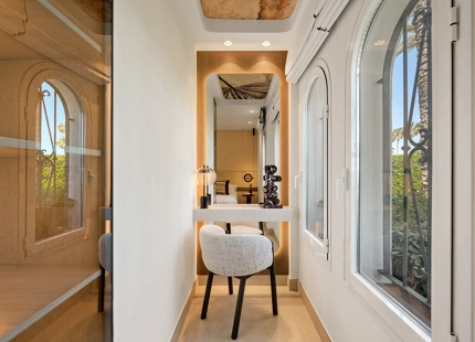 Exclusivo apartamento reformado en primera línea de playa con amplia terraza