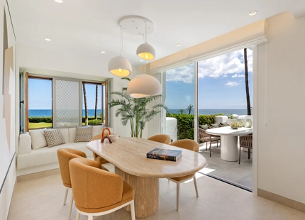 Exclusivo apartamento reformado en primera línea de playa con amplia terraza
