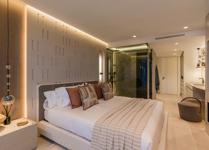 Exclusivo apartamento reformado en primera línea de playa con amplia terraza