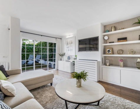 LUXURY SEAFRONT TOWNHOUSE ON THE GOLDEN MILE