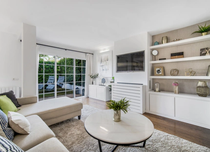 LUXURY SEAFRONT TOWNHOUSE ON THE GOLDEN MILE