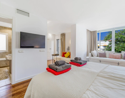 LUXURY SEAFRONT TOWNHOUSE ON THE GOLDEN MILE