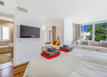 LUXURY SEAFRONT TOWNHOUSE ON THE GOLDEN MILE