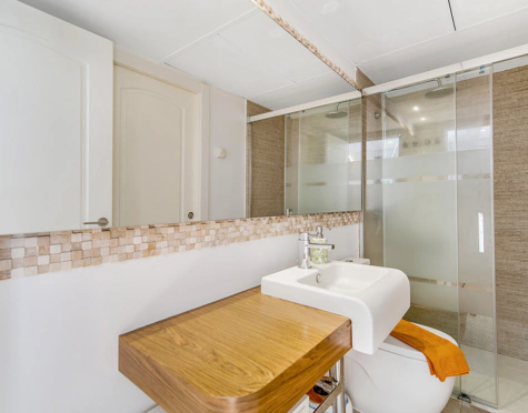 LUXURY SEAFRONT TOWNHOUSE ON THE GOLDEN MILE