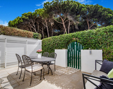LUXURY SEAFRONT TOWNHOUSE ON THE GOLDEN MILE