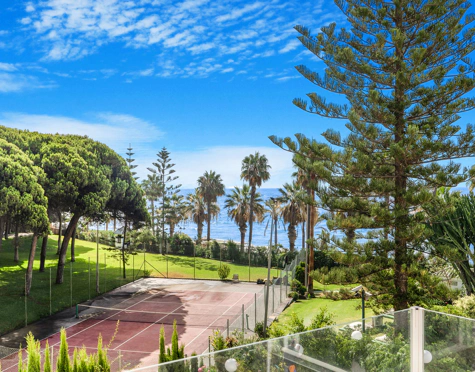 LUXURY SEAFRONT TOWNHOUSE ON THE GOLDEN MILE
