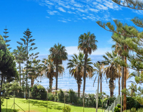 LUXURY SEAFRONT TOWNHOUSE ON THE GOLDEN MILE
