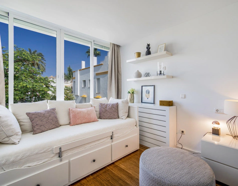 LUXURY SEAFRONT TOWNHOUSE ON THE GOLDEN MILE