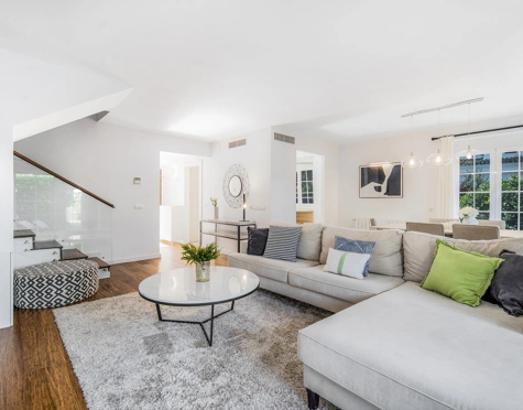 LUXURY SEAFRONT TOWNHOUSE ON THE GOLDEN MILE