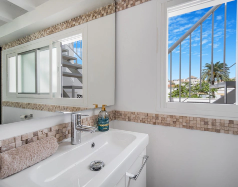 LUXURY SEAFRONT TOWNHOUSE ON THE GOLDEN MILE