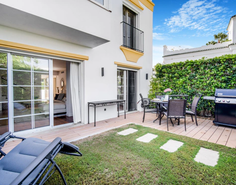 LUXURY SEAFRONT TOWNHOUSE ON THE GOLDEN MILE