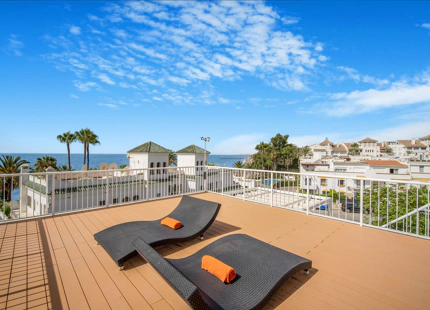 LUXURY SEAFRONT TOWNHOUSE ON THE GOLDEN MILE