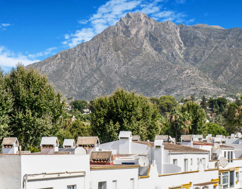LUXURY SEAFRONT TOWNHOUSE ON THE GOLDEN MILE