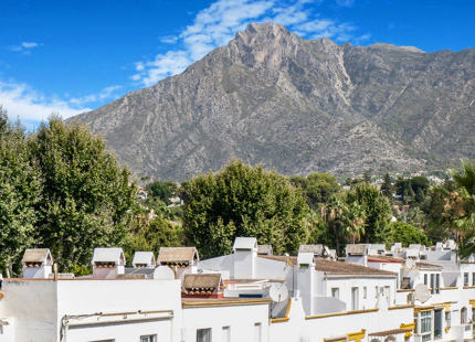 LUXURY SEAFRONT TOWNHOUSE ON THE GOLDEN MILE