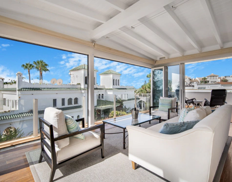 LUXURY SEAFRONT TOWNHOUSE ON THE GOLDEN MILE