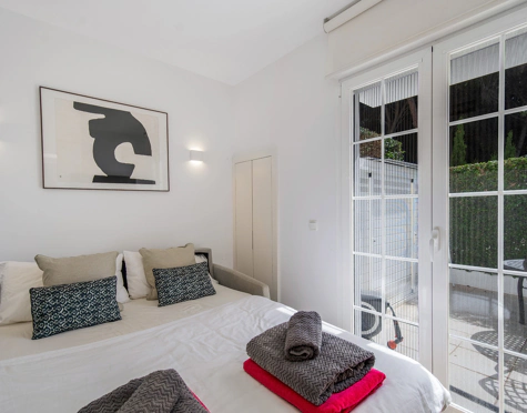 LUXURY SEAFRONT TOWNHOUSE ON THE GOLDEN MILE