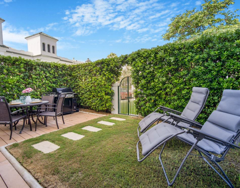 LUXURY SEAFRONT TOWNHOUSE ON THE GOLDEN MILE