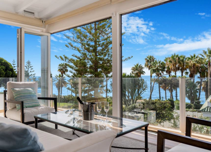 LUXURY SEAFRONT TOWNHOUSE ON THE GOLDEN MILE