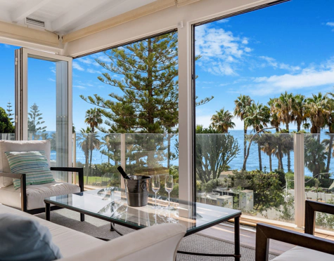 LUXURY SEAFRONT TOWNHOUSE ON THE GOLDEN MILE