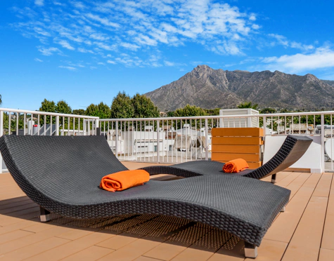 LUXURY SEAFRONT TOWNHOUSE ON THE GOLDEN MILE