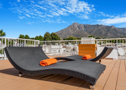 LUXURY SEAFRONT TOWNHOUSE ON THE GOLDEN MILE