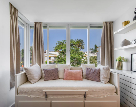 LUXURY SEAFRONT TOWNHOUSE ON THE GOLDEN MILE