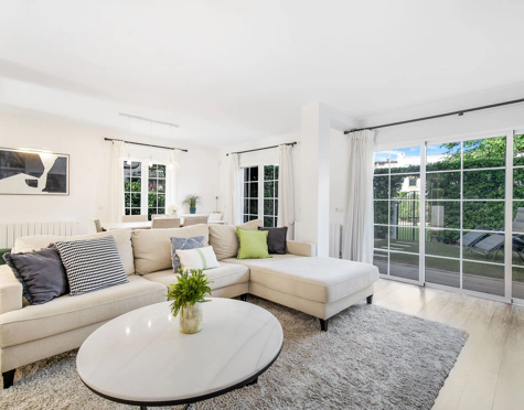 LUXURY SEAFRONT TOWNHOUSE ON THE GOLDEN MILE