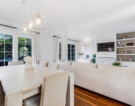 LUXURY SEAFRONT TOWNHOUSE ON THE GOLDEN MILE