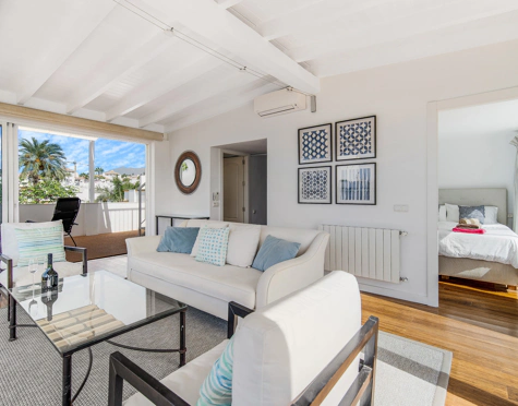 LUXURY SEAFRONT TOWNHOUSE ON THE GOLDEN MILE